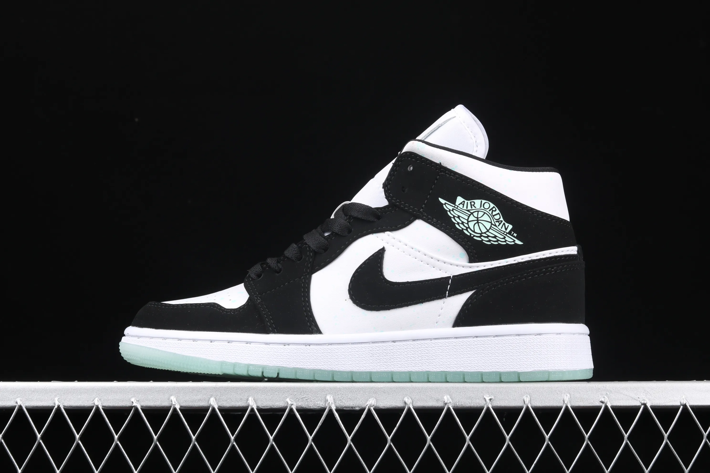 All categories Air Jordan Jordan series basketball shoes Air Jordan 1 Mid Air Jordan 1 Mid AJ1 Joe 1 black and white color luminous starry mid-top BQ6931-103